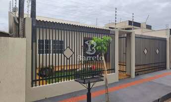 Imagem: Casa à Venda com Edícula Bairro Tranquilo