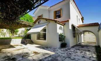 Imagem 2: Casa para venda tem 280 metros quadrados com 3 quartos em Pacaembu - São Paulo - SP