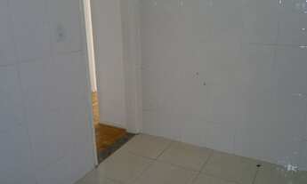 Imagem 3: ALUGO APTO. DE 2 QUARTOS, SALA, COZINHA