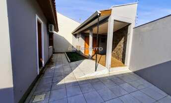 Imagem 5: Casa térrea de esquina com 3 dormitórios e pátio!