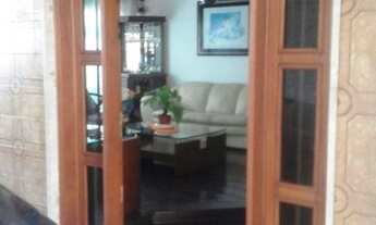 Imagem 2: Sobrado amplo, com quintal e garagem para seis carros