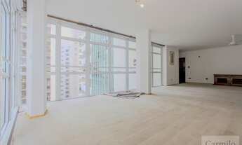 Imagem 3: Incrível! Sala com janelões super iluminada!