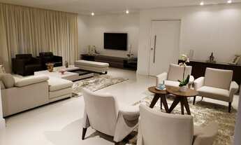 Imagem 3: Apto claro, piso de madeira, com 3 suítes e 3 vagas de garagem, fora o lazer. Ótima oportu