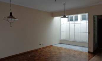 Imagem 4: Excelente casa ampla um grande estacionamento contendo vagas cobertas e descobertas!