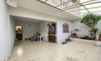 Imagem: Casa à Venda com 3 dormitórios sendo uma