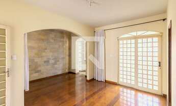 Imagem: Casa para Aluguel - Carlos Prates, 3 Quartos