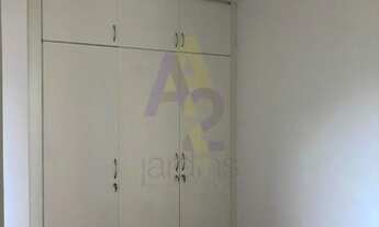 Imagem 4: Apartamento com sala e dormitório espaçosos. Com 1 vaga de garagem em ótima localização em