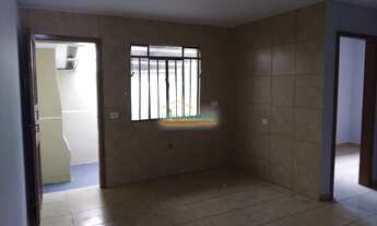 Imagem 6: CASA com 2 dormitórios para alugar com 65m² por R$ 850,00 no bairro São João - CURITIBA