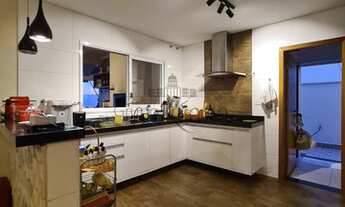 Imagem 4: Casa de condomínio para venda tem 262 metros quadrados com 3 quartos