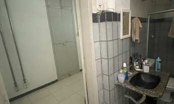 Imagem 3: Casa em frente à praça camerindo