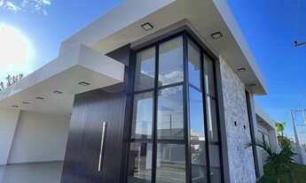 Imagem 2: Casa alto padrão, de esquina a poucos passos do mar e lago