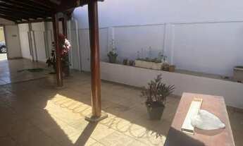 Imagem 5: CASA NO SETOR FAMA COM 04 QUARTOS SENDO 03 SUITES - Goiânia - GO