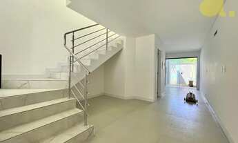 Imagem: Lindo sobrado pronto para morar na Velha