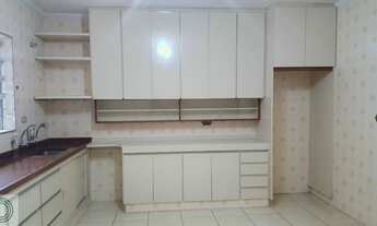 Imagem 6: Ampla casa térrea em rua sem saída, com 6 vagas e repleta de armários no km. 15 da Raposo