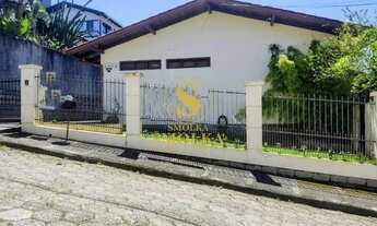 Imagem 2: Casa à venda com amplo terreno e muito charme no Canto da Lagoa - Loteamento Village, Flor