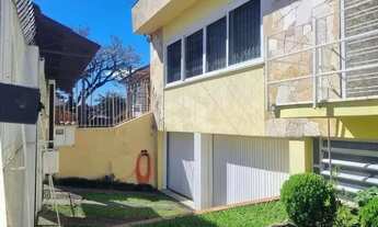 Imagem 2: Casa térrea com 4 dormitórios no bairro Teresópolis em Porto Alegre