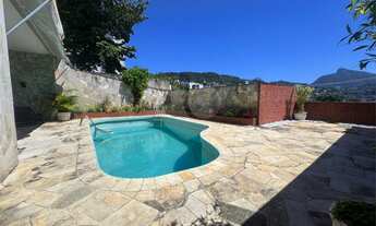 Imagem: Casa à venda com 3 quartos, sendo 1 suíte