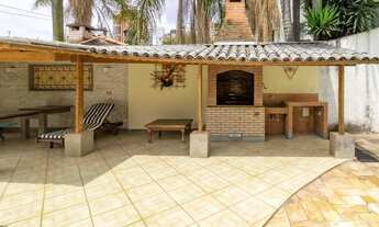 Imagem 7: Casa Exclusiva para Venda ou Locação no Pacaembu: Amplo Quintal e Piscina