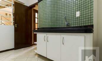 Imagem 6: Casa de esquina · 713 Sul · 4 quartos · tima localização · Potencial para reforma de moder