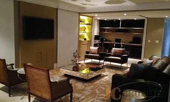 Imagem 2: Apartamento com 220m² de área útil, totalmente reformado, 3 vagas, amplo living com varand