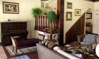 Imagem 4: Sobrado com 4 dormitórios à venda, 380 m² por R$ 2.200.000 - Vila Campos do Jordão - Campo