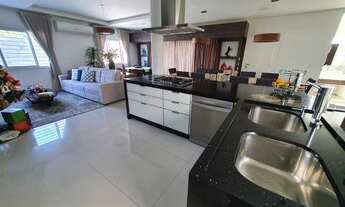 Imagem 3: Sobrado para venda possui 215 metros quadrados com 4 quartos em Enseada - Guarujá - SP