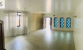 Imagem 2: EXCELENTE CASA COM 4 QUARTOS, 1 SÚITE, PISCINA A UMA QUADRA DA PRAIA !