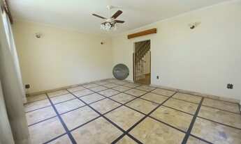 Imagem 2: Sobrado para venda possui 180 metros quadrados com 3 quartos em Embaré - Santos - SP