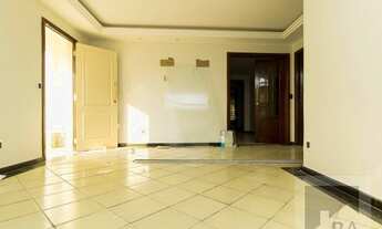 Imagem 4: Casa de esquina · 713 Sul · 4 quartos · tima localização · Potencial para reforma de moder