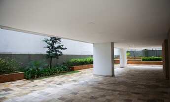 Imagem 2: Prédio com jardim projetado pelo Burlemax em ótima localização de Moema