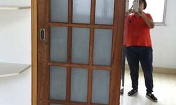 Imagem 2: Alugo apartamento na Tijuca: Salão, dois quartos sendo uma suíte com armários e vaga