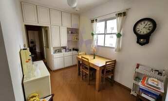 Imagem 2: Apartamento espaçoso de 3 dormitórios com banheiros e cozinha reformados em localização ma