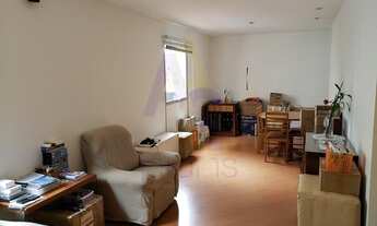 Imagem 3: Apartamento espaçoso de 3 dormitórios com banheiros e cozinha reformados em localização ma