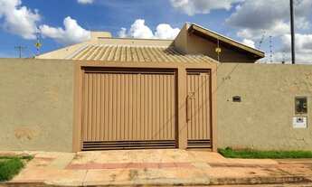 Imagem: Linda Casa de Esquina (Espaçosa)