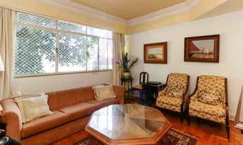 Imagem 2: Apartamento espaçoso com janelões e 1 vaga. Excelente oportunidade para modernizar!