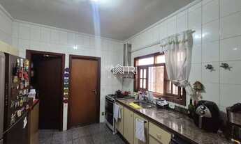 Imagem 7: Sobrado à venda no Jardim Botânico em Araraquara - Piscina, suíte com sacada e 4 vagas