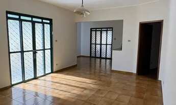 Imagem 5: CASA ÓTIMA ! CENTRO - TERRENO 500M², CONST. 277 M², 03 QUARTOS,SUÍTE, HIDRO, QUINTAL - MI