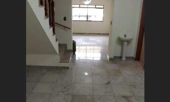 Imagem 7: Lindo sobrado em rua sem saída com portão automático ( vila com 4 casas