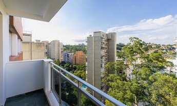 Imagem 2: Linda vista de Eucaliptos desse charmoso apartamento de 160m2 no Real Parque