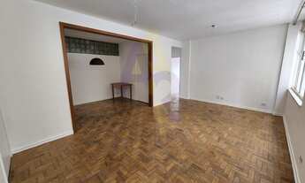 Imagem 3: Apartamento espaçoso com 2 dormitórios e excelente potencial reforma em localização maravi