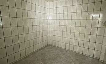 Imagem 6: Casa em frente à praça camerindo