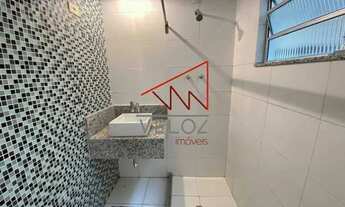 Imagem 3: Varanda com vista verde, area de serviço e dois quartos