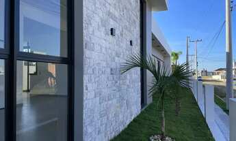 Imagem 3: Casa alto padrão, de esquina a poucos passos do mar e lago