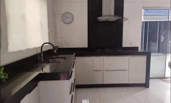 Imagem 3: 2017 - Casa com 2 quartos, sendo 1 suíte, completa em armários, 5 vagas de garagem, à vend