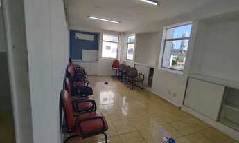 Imagem 6: Sala comercial à venda ou para aluguar na Avenida Tancredo Neves no Caminho das Árvores