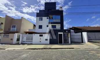 Imagem 2: Apartamento com 2 quartos, sacada com churrasqueira e 1 vaga de garagem coberta no bairro