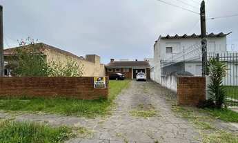 Imagem 2: Terreno à venda no Centro de Pelotas, RS 300m² com garagem para 4 carros, churrasqueira e
