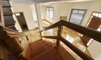 Imagem: Casa ampla e elegante em dois andares