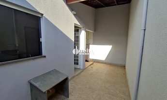 Imagem 8: Casa estilo sobrado residencial disponível para locação e venda no bairro Alto Umuarama em