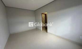 Imagem 2: Casa à venda em Belvedere com 120m², 3 Quarto(s), 1 Suíte(s) e 4 Vaga(s)